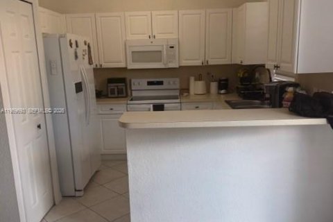 Townhouse in Miami, Florida 3 bedrooms, 148.83 sq.m. № 2024587 - photo 9