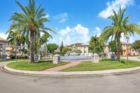 Townhouse in Miami, Florida 3 bedrooms, 148.83 sq.m. № 2024587 - photo 2