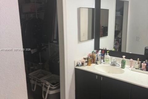 Townhouse in Miami, Florida 3 bedrooms, 148.83 sq.m. № 2024587 - photo 14