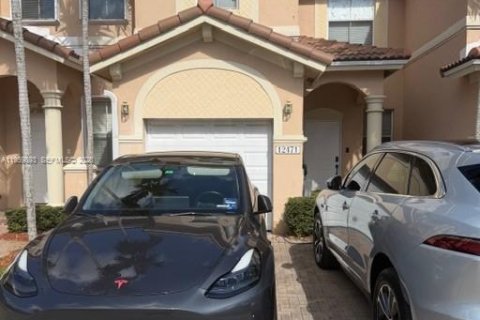 Townhouse in Miami, Florida 3 bedrooms, 148.83 sq.m. № 2024587 - photo 4