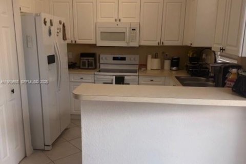 Townhouse in Miami, Florida 3 bedrooms, 148.83 sq.m. № 2024587 - photo 10