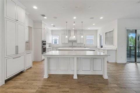 House in Orlando, Florida 5 bedrooms, 331.66 sq.m. № 1843003 - photo 11
