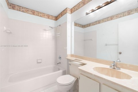 House in Deerfield Beach, Florida 2 bedrooms, 87.51 sq.m. № 1940920 - photo 23