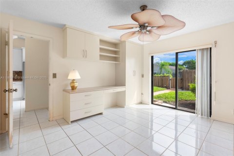 House in Deerfield Beach, Florida 2 bedrooms, 87.51 sq.m. № 1940920 - photo 12