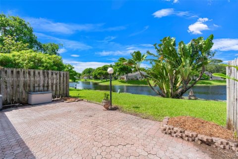 House in Deerfield Beach, Florida 2 bedrooms, 87.51 sq.m. № 1940920 - photo 26