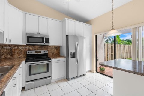 House in Deerfield Beach, Florida 2 bedrooms, 87.51 sq.m. № 1940920 - photo 8