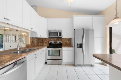 House in Deerfield Beach, Florida 2 bedrooms, 87.51 sq.m. № 1940920 - photo 7