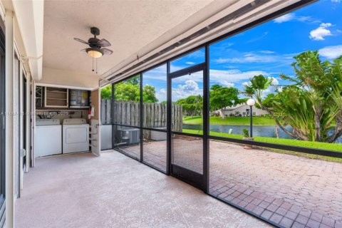 House in Deerfield Beach, Florida 2 bedrooms, 87.51 sq.m. № 1940920 - photo 25