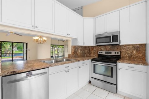 House in Deerfield Beach, Florida 2 bedrooms, 87.51 sq.m. № 1940920 - photo 3