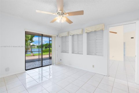House in Deerfield Beach, Florida 2 bedrooms, 87.51 sq.m. № 1940920 - photo 21