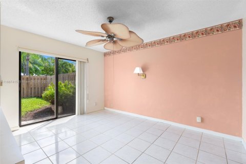 House in Deerfield Beach, Florida 2 bedrooms, 87.51 sq.m. № 1940920 - photo 10