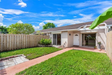 House in Deerfield Beach, Florida 2 bedrooms, 87.51 sq.m. № 1940920 - photo 6