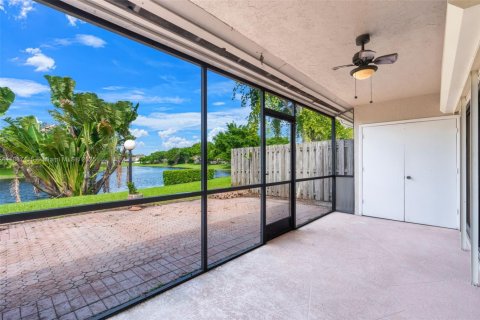 House in Deerfield Beach, Florida 2 bedrooms, 87.51 sq.m. № 1940920 - photo 24