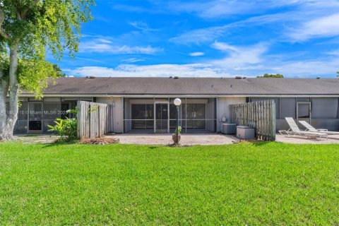 House in Deerfield Beach, Florida 2 bedrooms, 87.51 sq.m. № 1940920 - photo 27