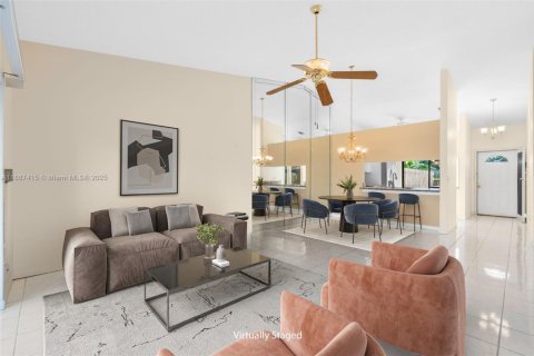 House in Deerfield Beach, Florida 2 bedrooms, 87.51 sq.m. № 1940920 - photo 18