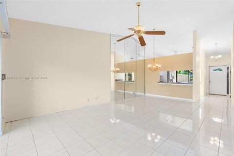 House in Deerfield Beach, Florida 2 bedrooms, 87.51 sq.m. № 1940920 - photo 19