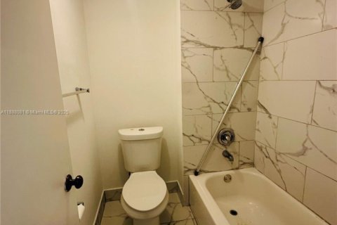 Condominio en venta en Weston, Florida, 2 dormitorios, 113.34 m2 № 1942228 - foto 10