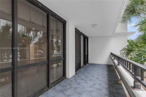 Condo in Miami, Florida, 3 bedrooms  № 2178207 - photo 24