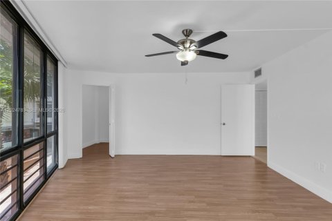 Condo in Miami, Florida, 3 bedrooms  № 2178207 - photo 16