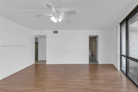 Condo in Miami, Florida, 3 bedrooms  № 2178207 - photo 12