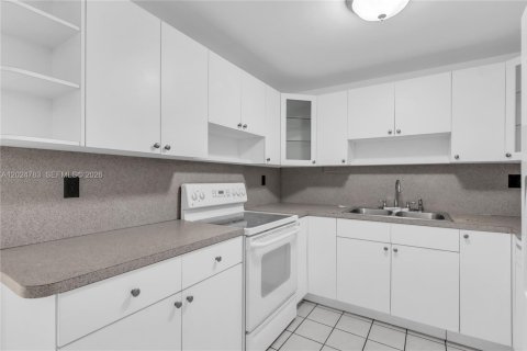 Condo in Miami, Florida, 3 bedrooms  № 2178207 - photo 8