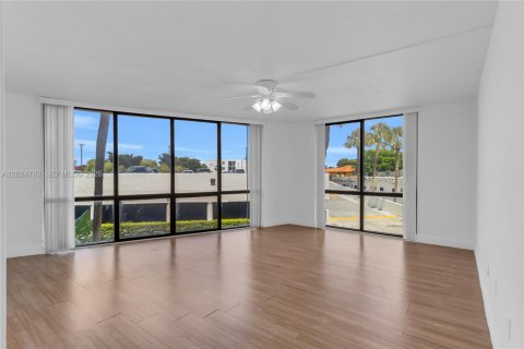 Condo in Miami, Florida, 3 bedrooms  № 2178207 - photo 21
