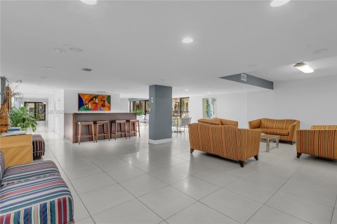Condo in Miami, Florida, 3 bedrooms  № 2178207 - photo 27