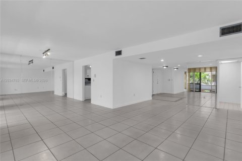 Condo in Miami, Florida, 3 bedrooms  № 2178207 - photo 6