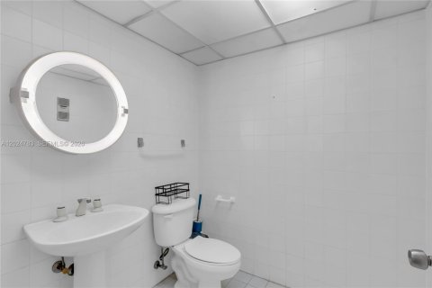 Condo in Miami, Florida, 3 bedrooms  № 2178207 - photo 11