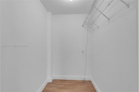 Condo in Miami, Florida, 3 bedrooms  № 2178207 - photo 22