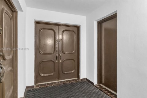 Condo in Miami, Florida, 3 bedrooms  № 2178207 - photo 2
