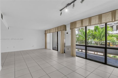 Condo in Miami, Florida, 3 bedrooms № 2178207