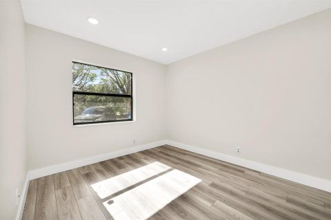 Condo in Coconut Creek, Florida, 2 bedrooms  № 2176118 - photo 7