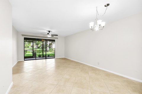 Condo in Coconut Creek, Florida, 2 bedrooms  № 2176118 - photo 2