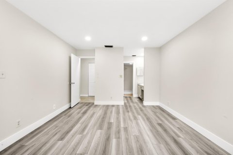 Condo in Coconut Creek, Florida, 2 bedrooms  № 2176118 - photo 10