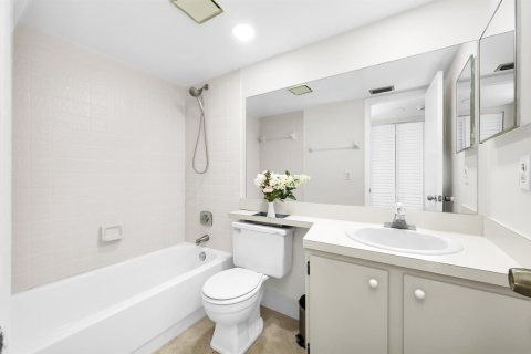 Condo in Coconut Creek, Florida, 2 bedrooms  № 2176118 - photo 6