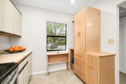 Condo in Coconut Creek, Florida, 2 bedrooms  № 2176118 - photo 4