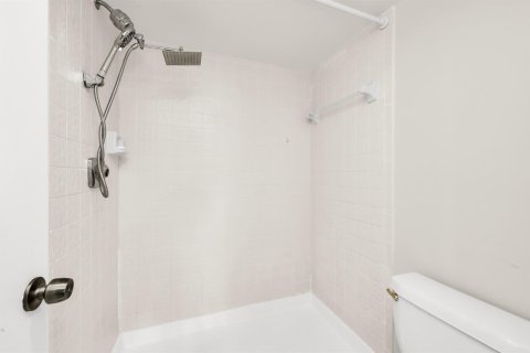 Condo in Coconut Creek, Florida, 2 bedrooms  № 2176118 - photo 13