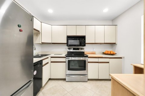 Condo in Coconut Creek, Florida, 2 bedrooms  № 2176118 - photo 3