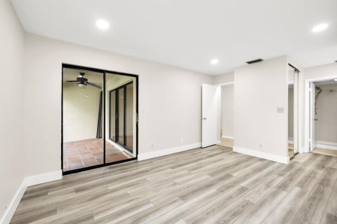 Condo in Coconut Creek, Florida, 2 bedrooms  № 2176118 - photo 11
