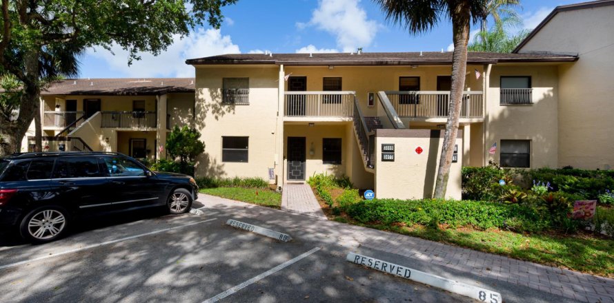 Condo in Coconut Creek, Florida, 2 bedrooms  № 2176118