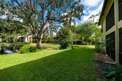 Condo in Coconut Creek, Florida, 2 bedrooms  № 2176118 - photo 17