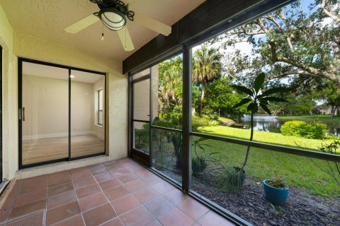 Condo in Coconut Creek, Florida, 2 bedrooms  № 2176118 - photo 15