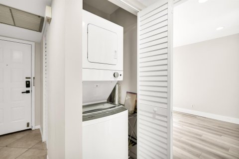 Condo in Coconut Creek, Florida, 2 bedrooms  № 2176118 - photo 14