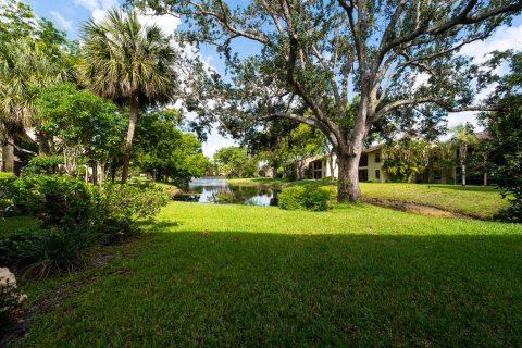 Condo in Coconut Creek, Florida, 2 bedrooms  № 2176118 - photo 16