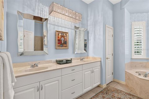 House in Gainesville, Florida 3 bedrooms, 306.48 sq.m. № 2413465 - photo 22