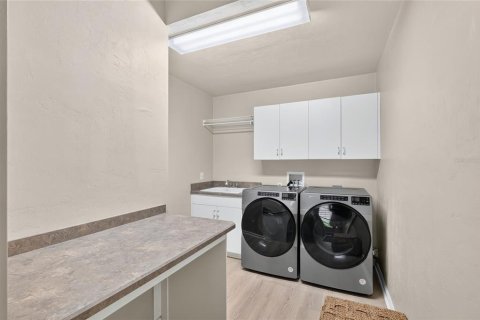 House in Gainesville, Florida 3 bedrooms, 306.48 sq.m. № 2413465 - photo 30