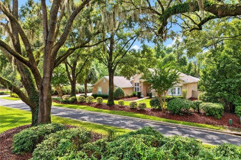 House in Gainesville, Florida 3 bedrooms, 306.48 sq.m. № 2413465 - photo 2