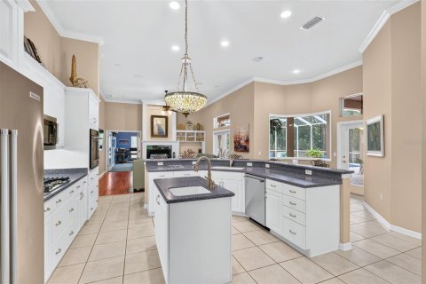 House in Gainesville, Florida 3 bedrooms, 306.48 sq.m. № 2413465 - photo 14