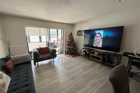 Copropriété à louer à Hollywood, Floride: 2 chambres, 94.3 m2 № 1998651 - photo 13